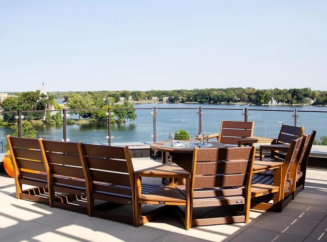 Building Photo - 215 E Pleasant St