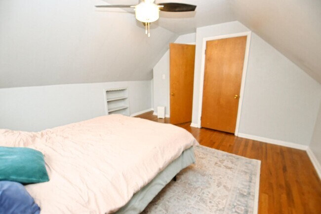 Building Photo - Fully furnished home, 3 bedroom 2 full baths