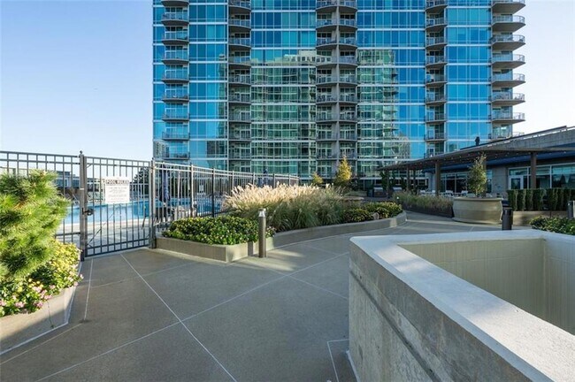 Building Photo - 943 Peachtree St NE