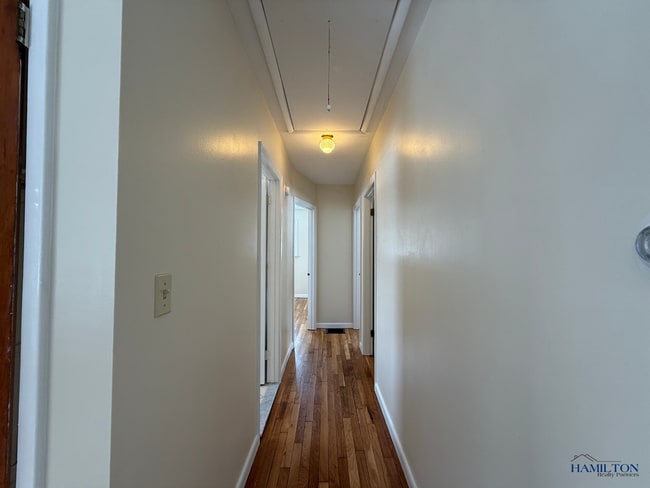 Building Photo - 4332 E Lake Rd