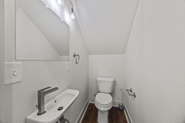 Building Photo - 2043 S Florida Way