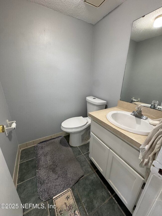 Building Photo - 1616 Mardis Pl W