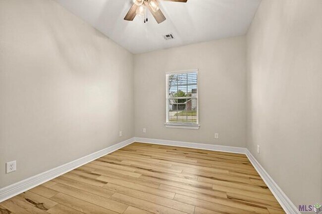 Building Photo - 13411 Country Meadow Ave
