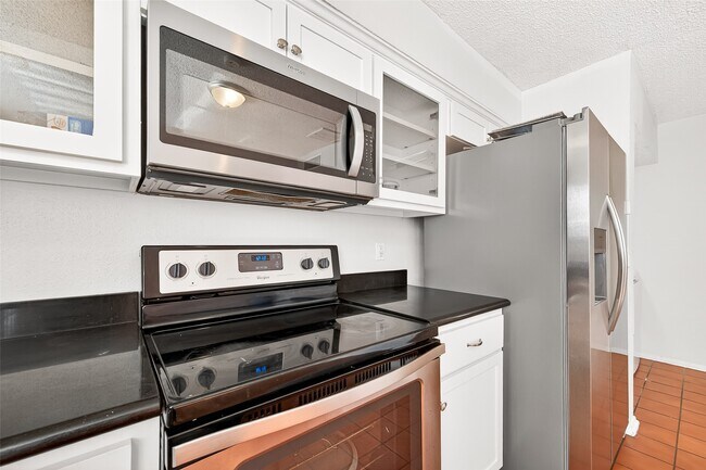 Building Photo - 11677 Village Pl Dr