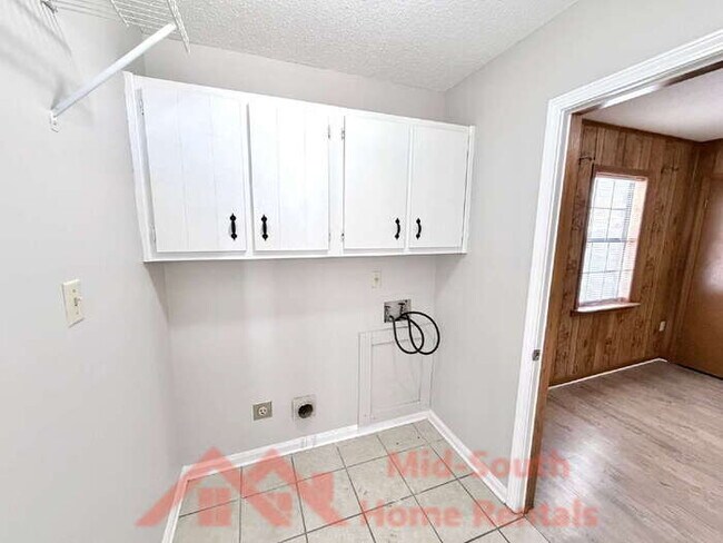 Building Photo - 7288 Hollorn Ln