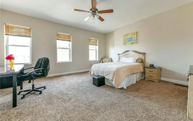 Building Photo - Gorgeous 3 bedroom townhome in Pittsburgh's Fineview Neighborhood