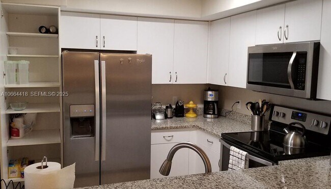 Building Photo - 19701 E Country Club Dr