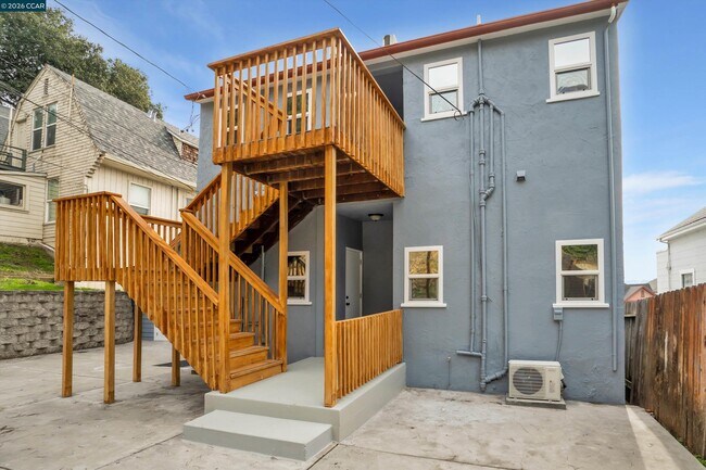 Building Photo - 530 Virginia St