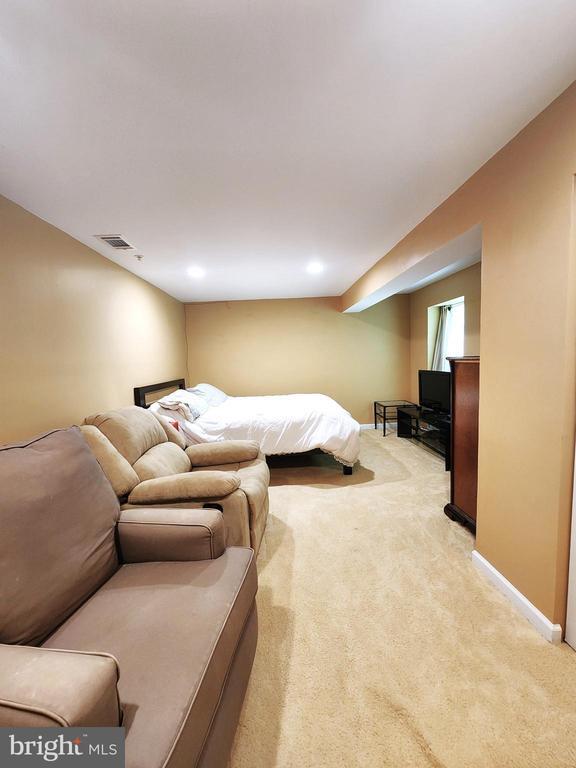 Building Photo - 8008 Race Horse Ln