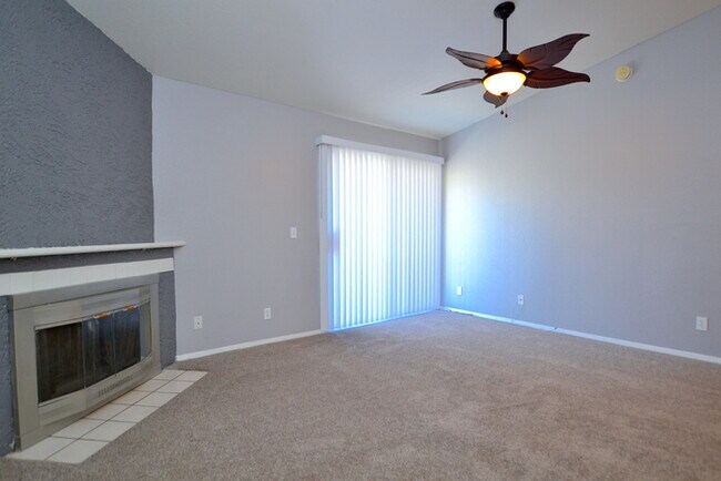 Building Photo - Beautiful 2 bedroom and 2 bath in Phoenix!