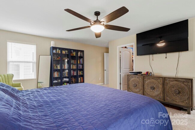 Building Photo - 467 Switch St