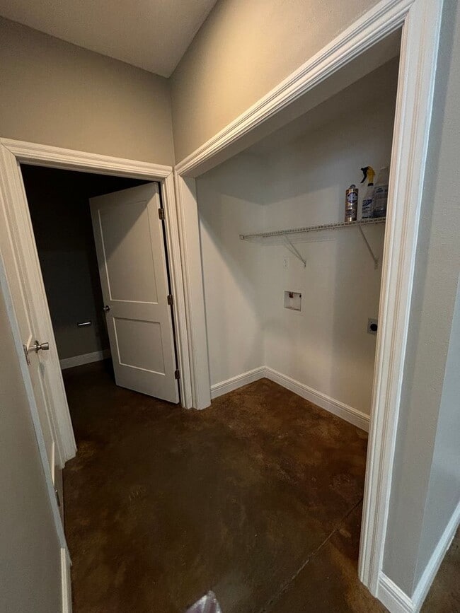 Building Photo - 1316 E Blaine St