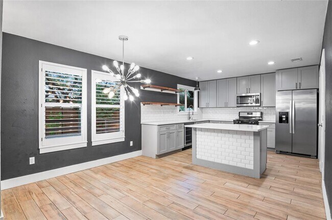 Building Photo - 1104 Durham Dr