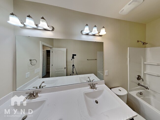 Building Photo - 1019 Willowcroft Dr