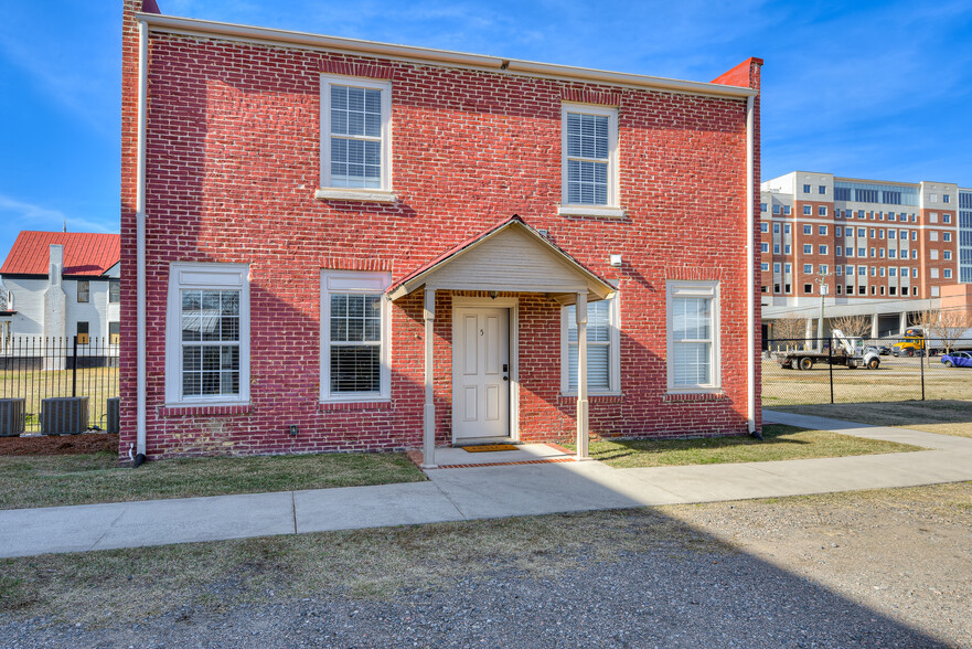 Downstairs unit with one upstairs neighbor - 1211 Greene St