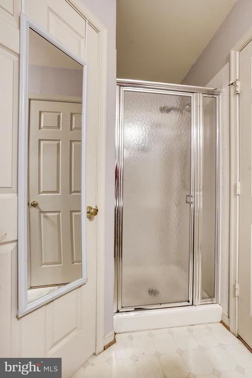 Building Photo - 5518 Sully Lake Dr