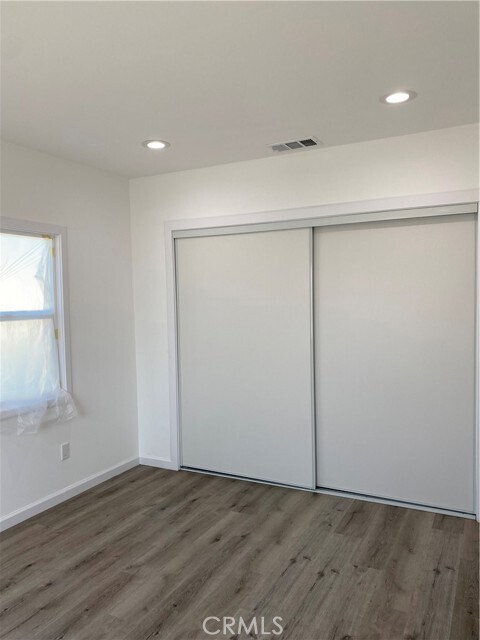 Building Photo - 313 E Hillsdale St