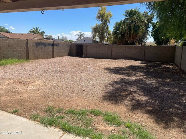 Building Photo - 1327 W Straford Dr