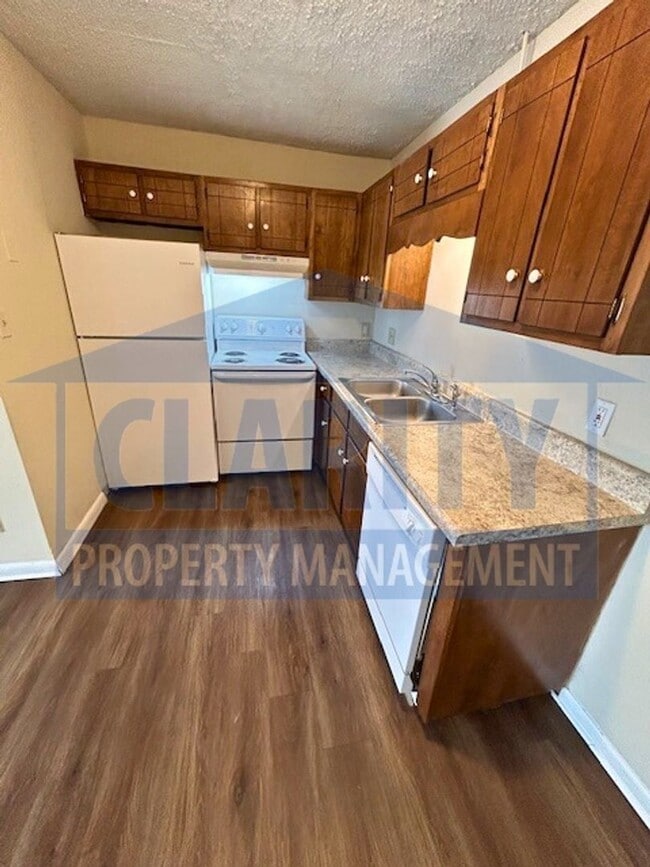 Building Photo - Two bedroom apt near Cleveland State!