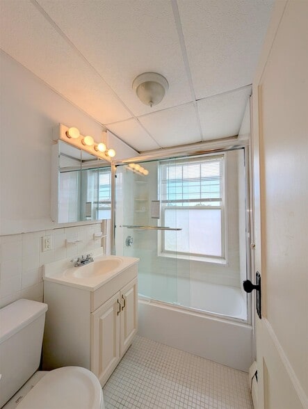 Building Photo - 34 College Ave