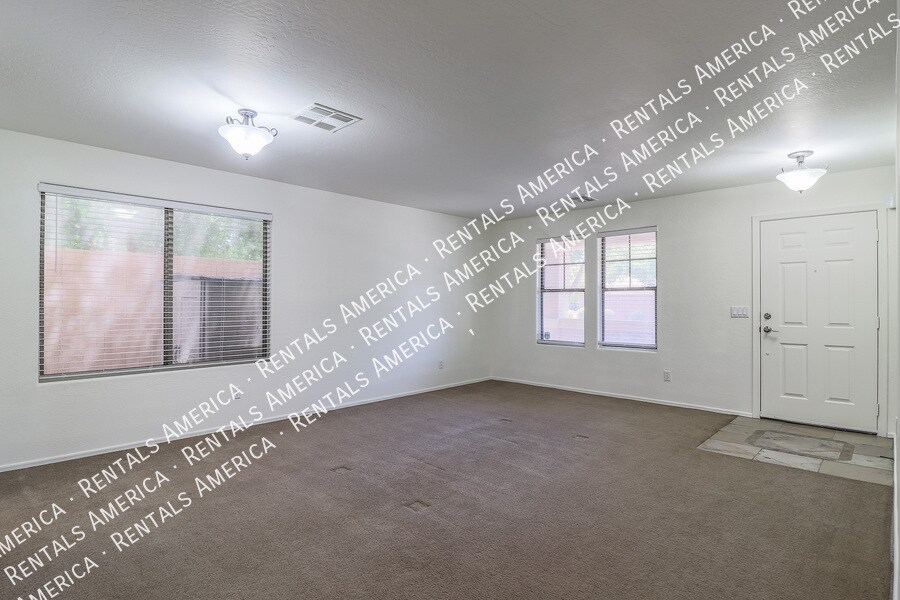 Building Photo - 10606 W La Reata Ave