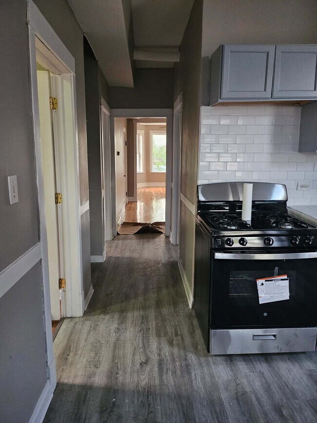 Building Photo - 4209 W Kamerling Ave