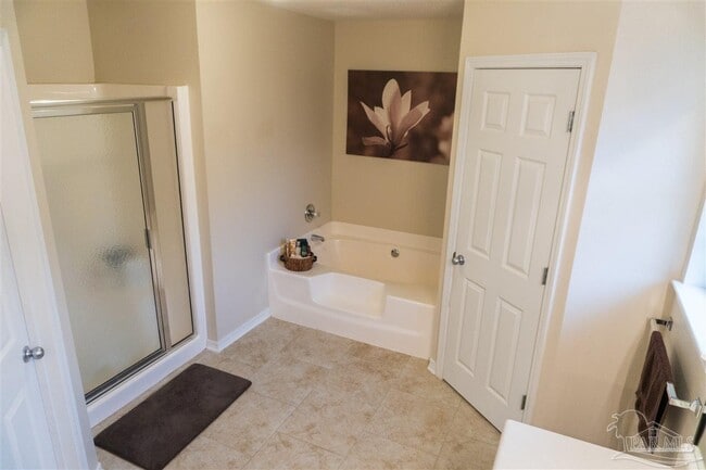 Building Photo - 5341 English Oak Dr