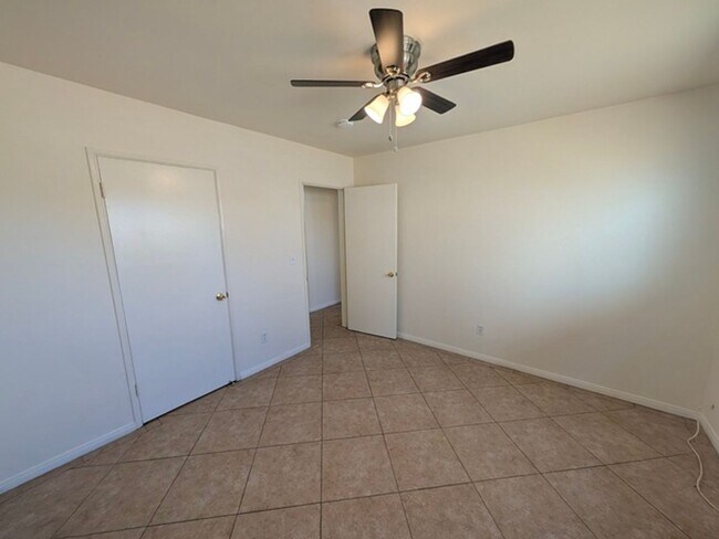 Building Photo - 801 S Orange Ave