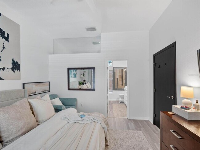 Building Photo - 357 Waterford Cir W