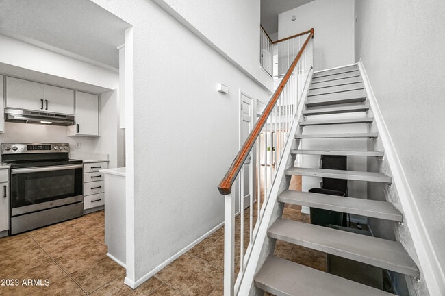 Building Photo - 220 N 22nd Pl