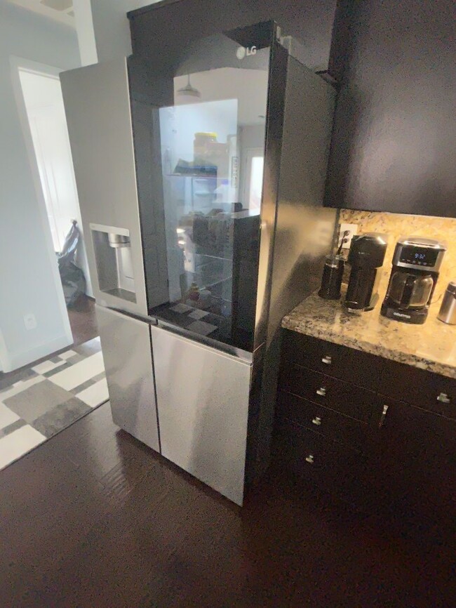 Kitchen. New appliances. - 7712 Himalayas Ave