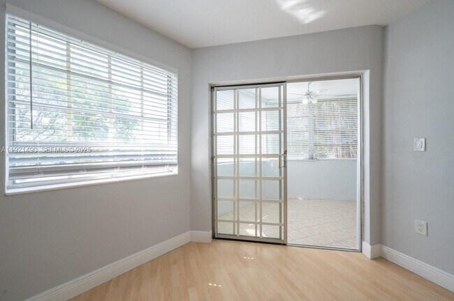 Building Photo - 1651 NE Miami Gardens Dr