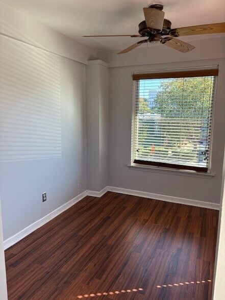 sun room - 588 Parkway Dr NE