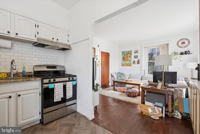 Building Photo - 344 Green Ln