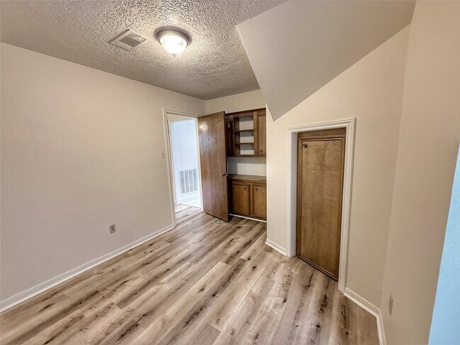 Building Photo - 13103 Holston Hills Dr