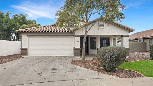 Building Photo - Close to I-10 and shopping in Goodyear!