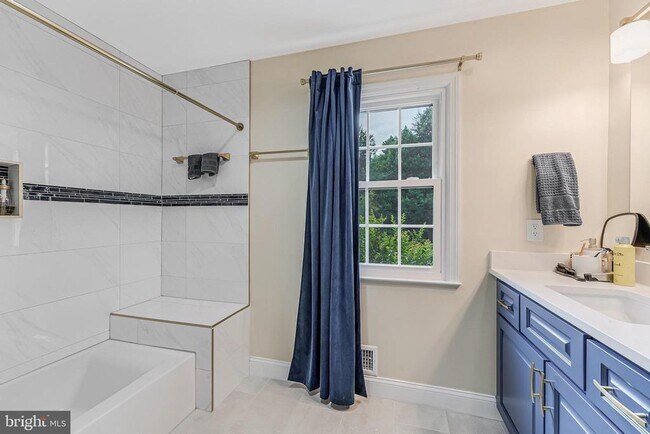 Building Photo - 8424 Holly Leaf Dr