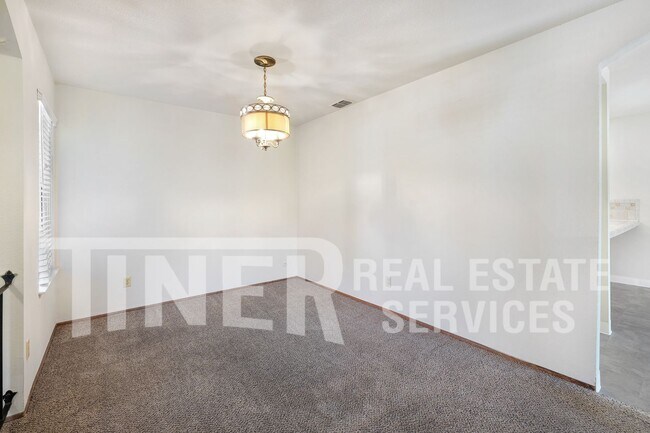 Building Photo - 3000 Nikol St