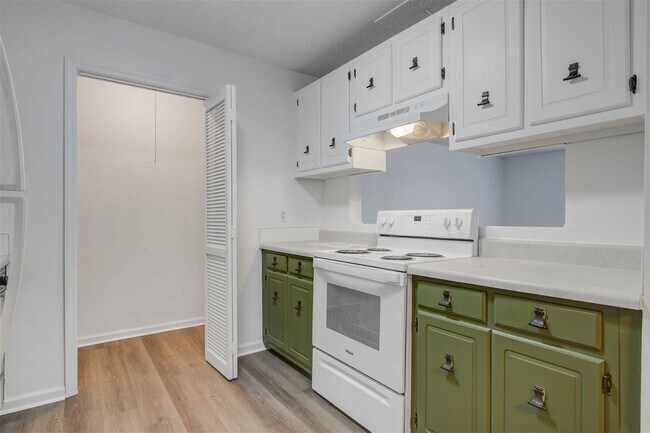 Building Photo - 2150 Spoleto Lane Apt #B6, North Charlesto...