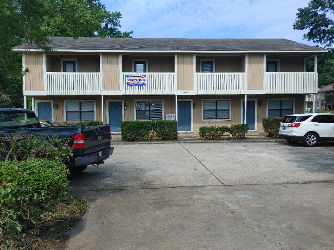 Building Photo - 1511 Medland Rd NW