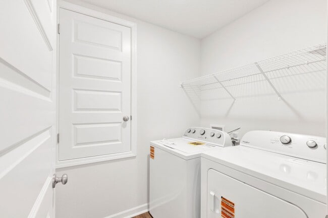 Building Photo - Spacious 5 Bedroom Home with Community Pool