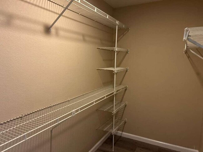 Building Photo - 15822 N 5th Ave