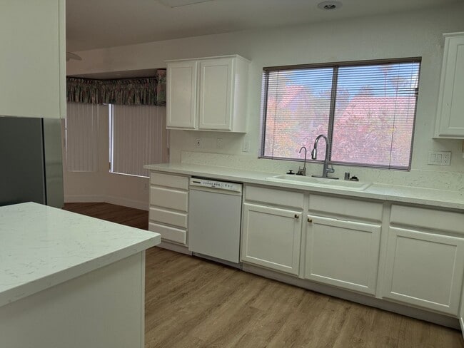 Building Photo - 9528 Yucca Blossom Dr