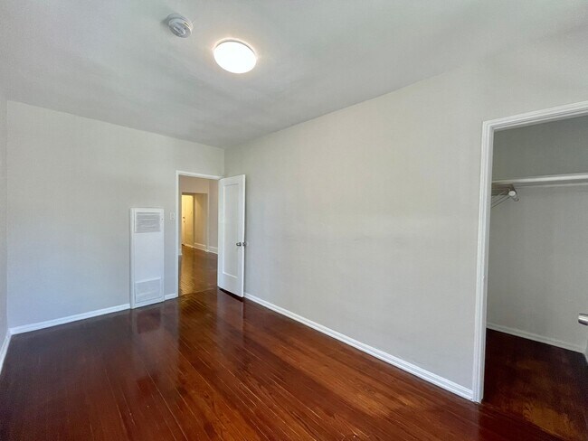 Building Photo - 1837 N Kingsley Dr