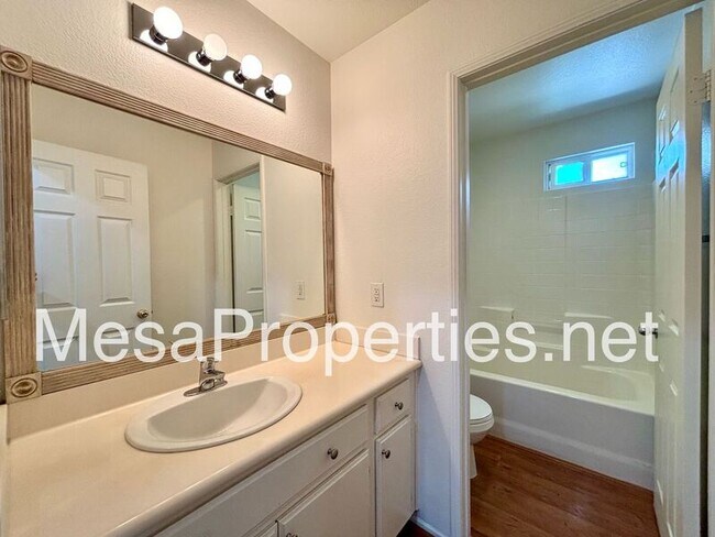 Building Photo - 14027 Silver Creek Way