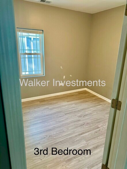 Building Photo - 1627 W 106th St