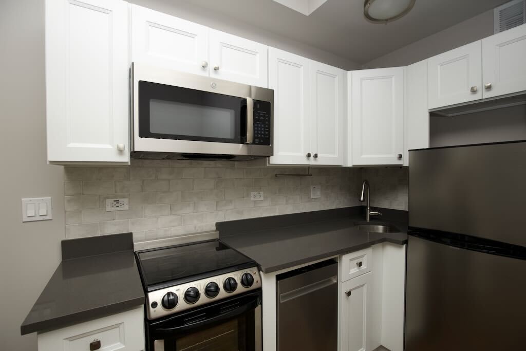 Building Photo - 640 W Wrightwood Ave