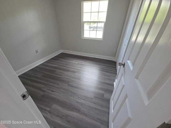 Building Photo - 413 Dove Ave