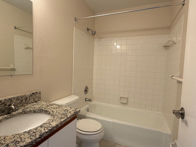 Building Photo - "Charming 2-Bed Retreat with Granite Finishes”