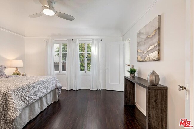 Building Photo - 373 S Crescent Heights Blvd